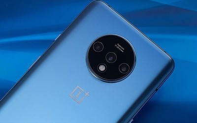 If you want high performance and elegant design OnePlus 7T is your best choice