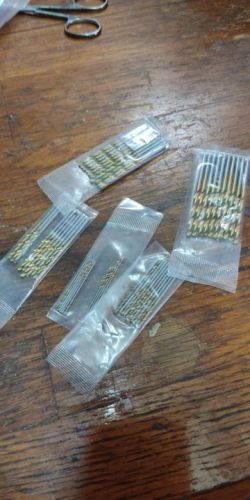 Klicken Sie hier, um den Vollbildmodus anzuzeigen 50Pcs/lot 1/1.5/2/2.5/3mm Titanium Coated Drill Bits HSS High Speed Steel Drill Bits Set Tool Power Tools photo review