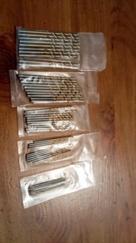 Klicken Sie hier, um den Vollbildmodus anzuzeigen 50Pcs/lot 1/1.5/2/2.5/3mm Titanium Coated Drill Bits HSS High Speed Steel Drill Bits Set Tool Power Tools photo review